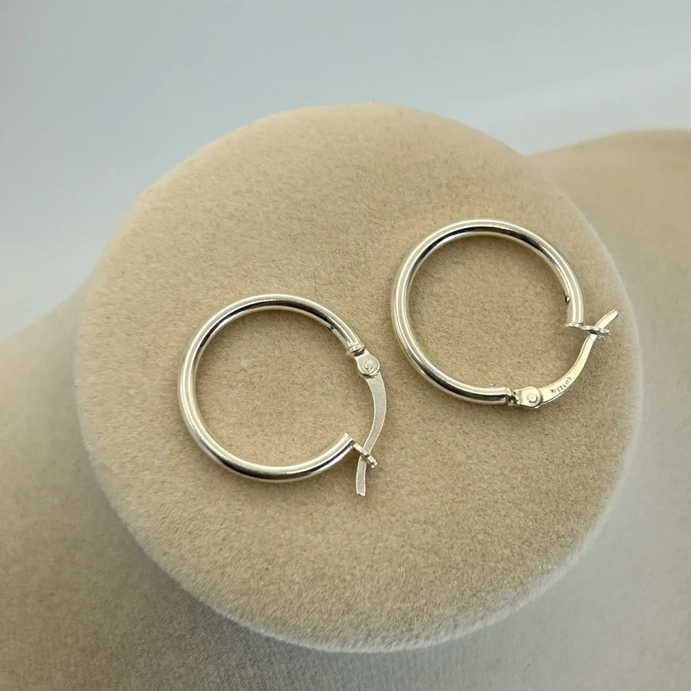 925 Silver Hoop Earrings Stamped 3/4" - Picture 5 of 8